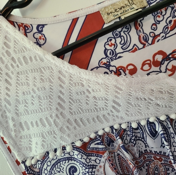 Beautiful One World Size XL Flowing Sundress - Picture 4 of 13